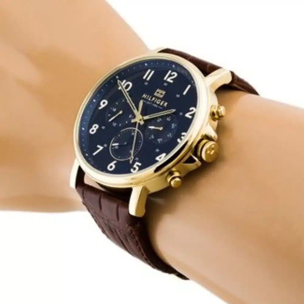 RELOJ TOMMY HIHLIGER DANIEL CORREA DE CUERO DORADO - 4