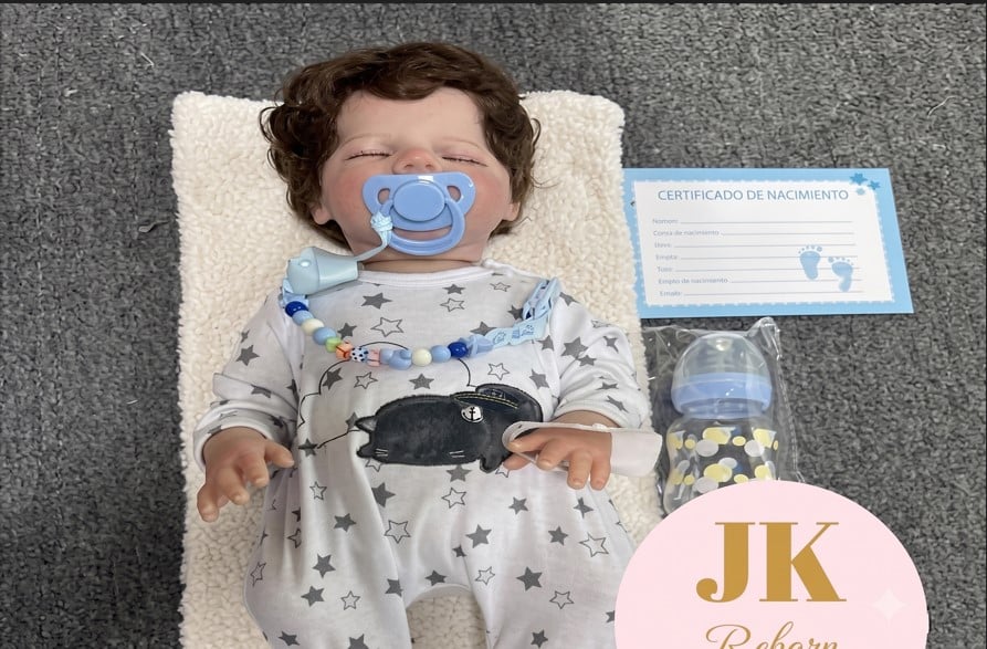 MUÑECO BEBÉ REBORN REALISTA DURMIENDO - SET PIJAMA DE ESTRELLAS Y ACCESORIOS (LÍNEA JK REBORN) - 1