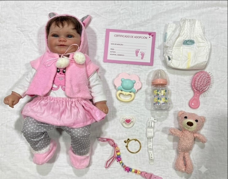 MUÑECA BEBÉ REBORN REALISTA DESPIERTA - SET COQUETO ROSA CON CAPUCHA DE OREJITAS Y MEGA KIT DE ACCESORIOS - 1