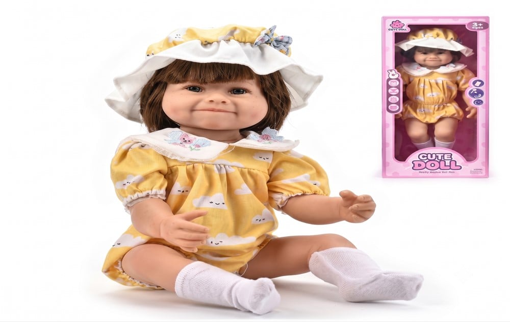 MUÑECA REALISTA 'CUTE DOLL' - EDICIÓN 'DÍA DE SOL' CON ENTERIZO AMARILLO DE NUBES Y SOMBRERO A JUEGO - 1