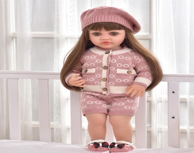 MUÑECA REALISTA 'CUTE DOLL' - EDICIÓN CASUAL DE PUNTO CON BOINA - 1
