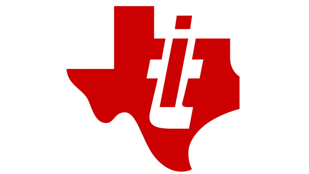 CALCULADORA FINANCIERA TEXAS INSTRUMENTS BAII PLUS + FUNDA PROFESIONAL - 7