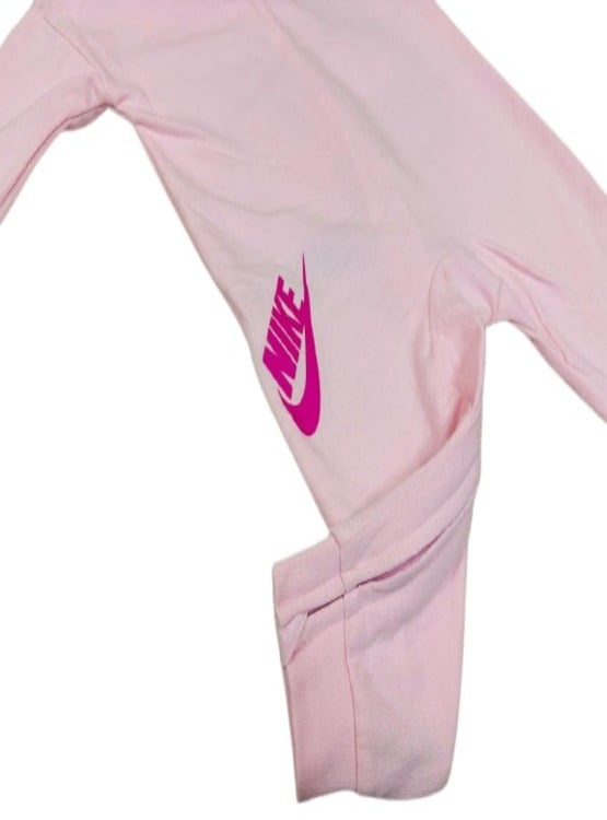 ENTERIZO CON CAPUCHA DE 78 CM DE LARGO DE ALGODÓN PARA NIÑA MARCA NIKE COLOR ROSADO - 2