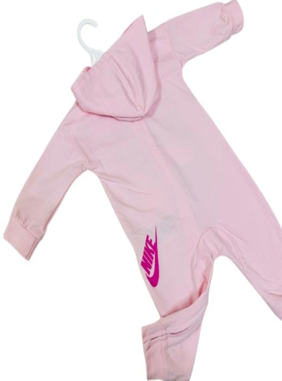 ENTERIZO CON CAPUCHA DE 78 CM DE LARGO DE ALGODÓN PARA NIÑA MARCA NIKE COLOR ROSADO - 3