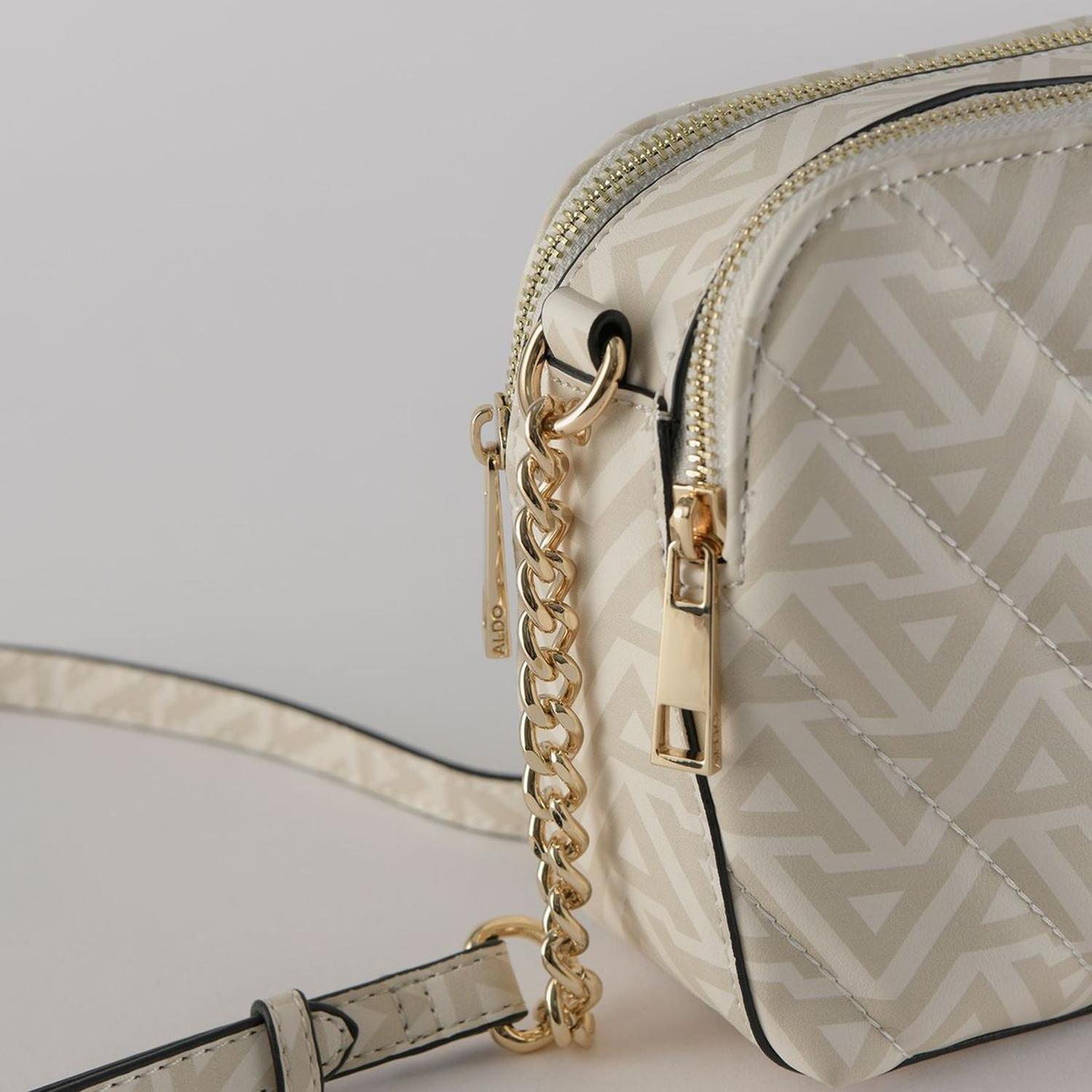 CARTERA CROSSBODY ALDO MONOGRAFIADA BEIGE CON CADENA DORADA - 4