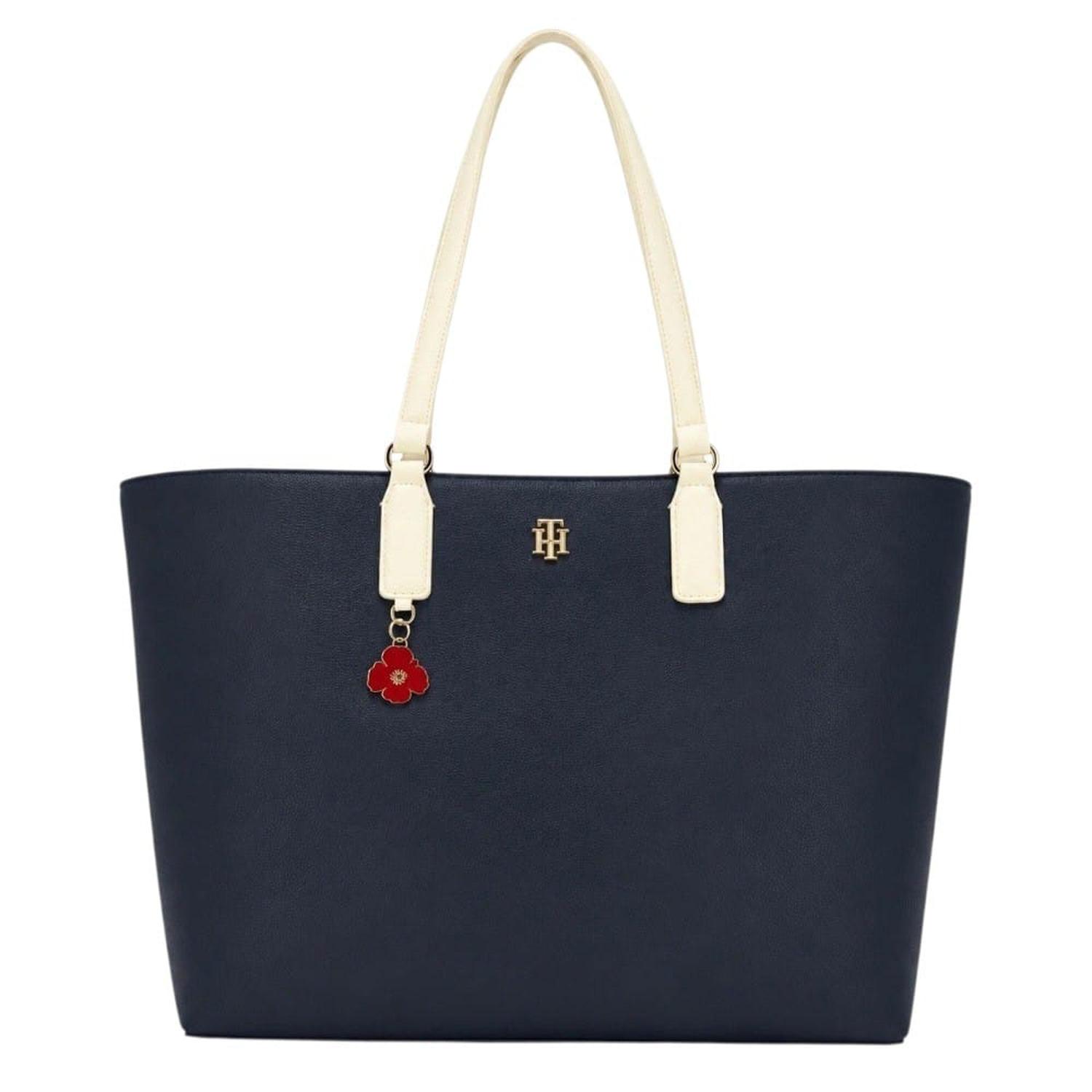 CARTERA TOTE TOMMY HILFIGER AZUL CON ASA BLANCA Y ADORNO FLOR ROJA - 1