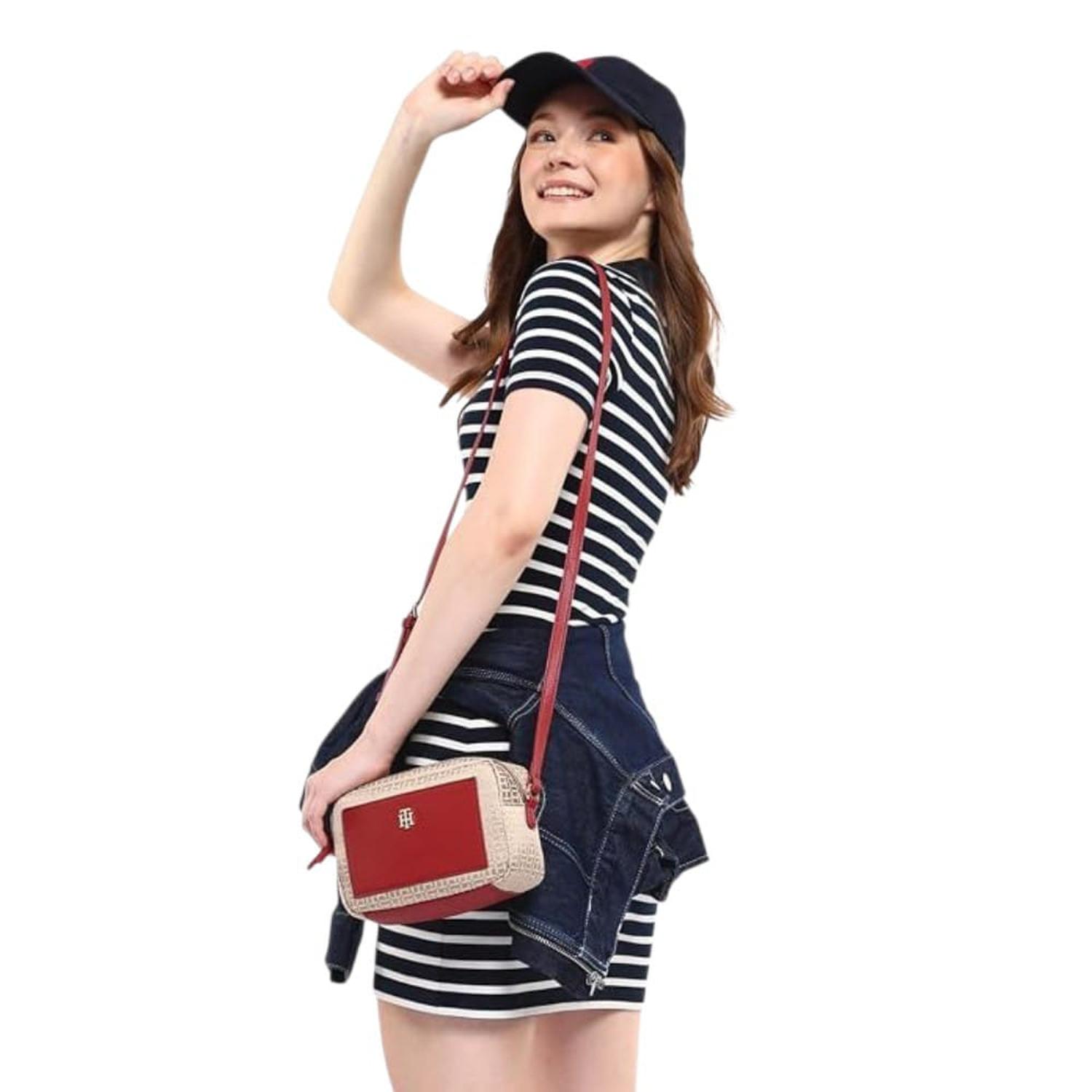 CARTERA CROSSBODY TOMMY HILFIGER BEIGE Y ROJO CON BOLSILLO DELANTERO - 2