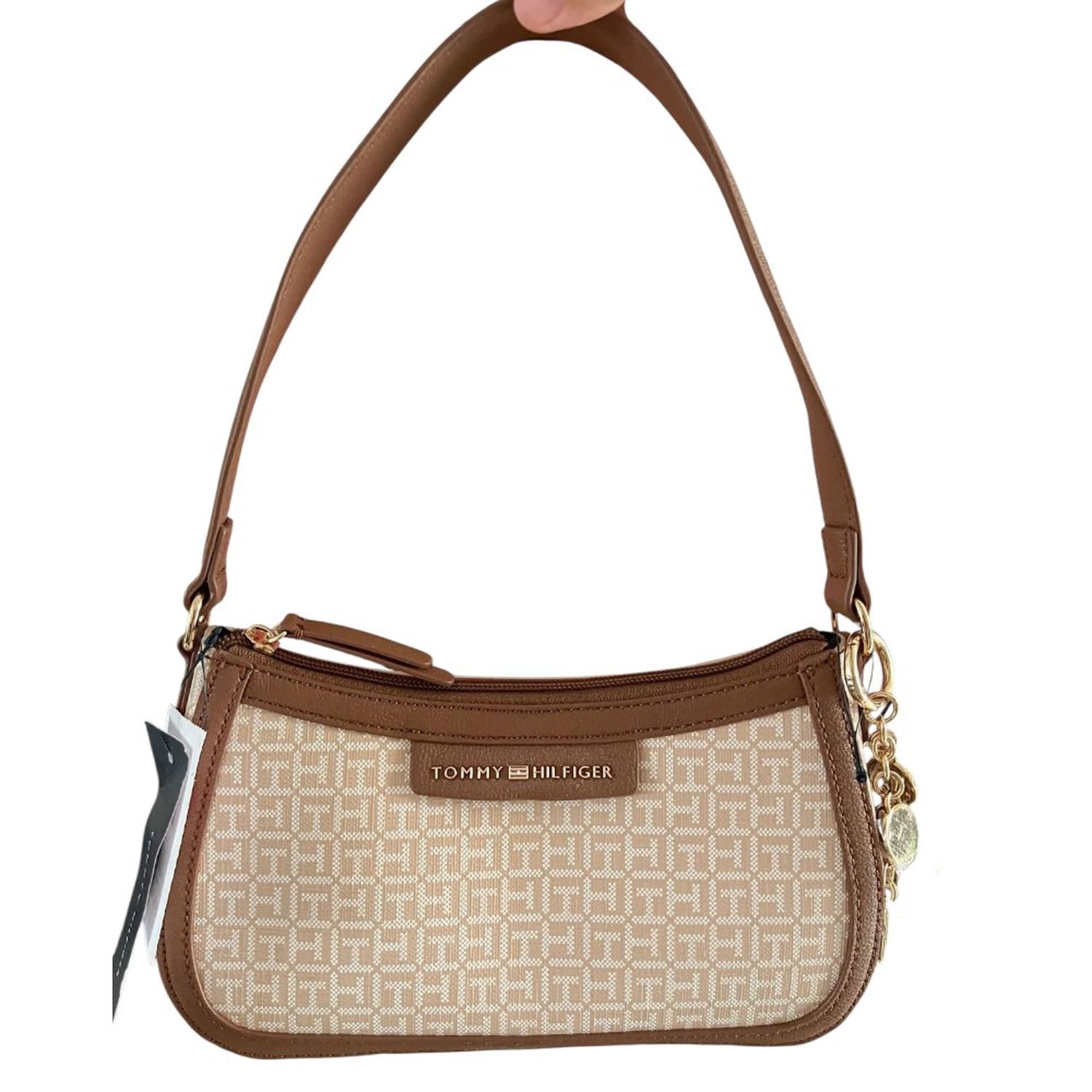 CARTERA MINI SHOULDER BAG TOMMY HILFIGER MONOGRAFIADO BEIGE CON MARRON Y ADORNO DORADO - 1