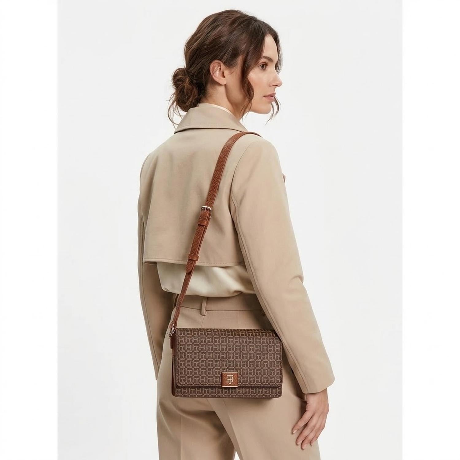 CARTERA CROSSBODY TOMMY HILFIGER MARRÓN NARANJOSO MONOGRAFIADO - 2