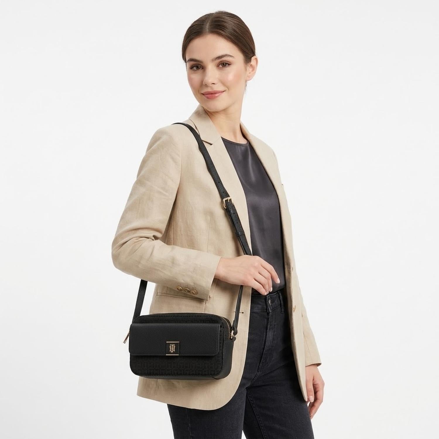 CARTERA CROSSBOY TOMMY HILFIGER MONOGRAFIADO NEGRO - 2