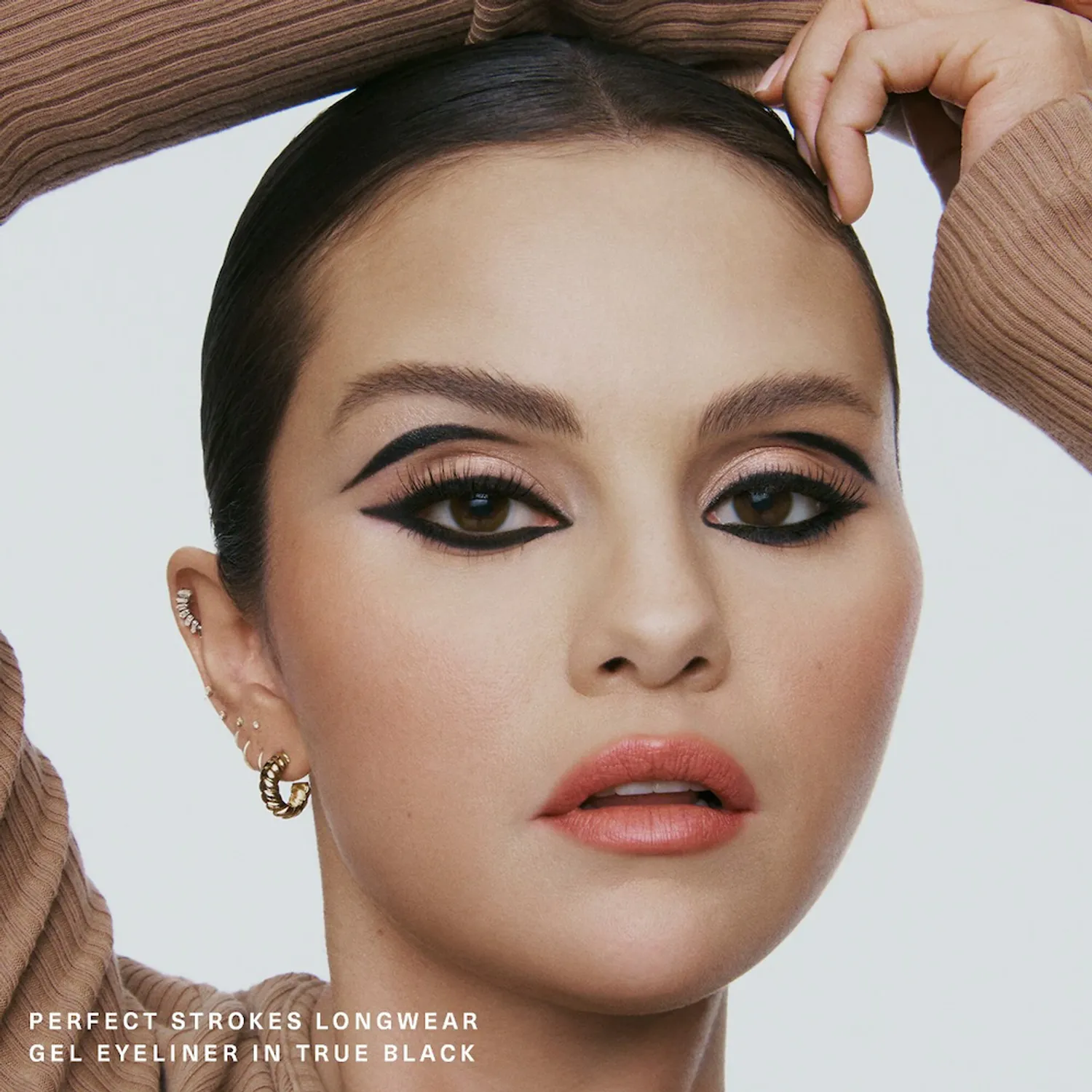 DELINEADOR DE OJOS EN GEL PERFECT STROKES RARE BEAUTY - 4