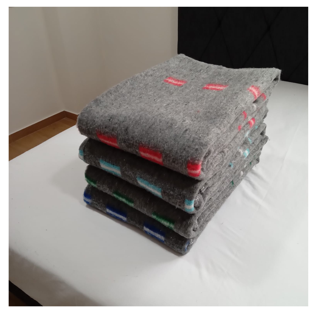 FRAZADA BANDERITAS PARA EL FRIO - 4