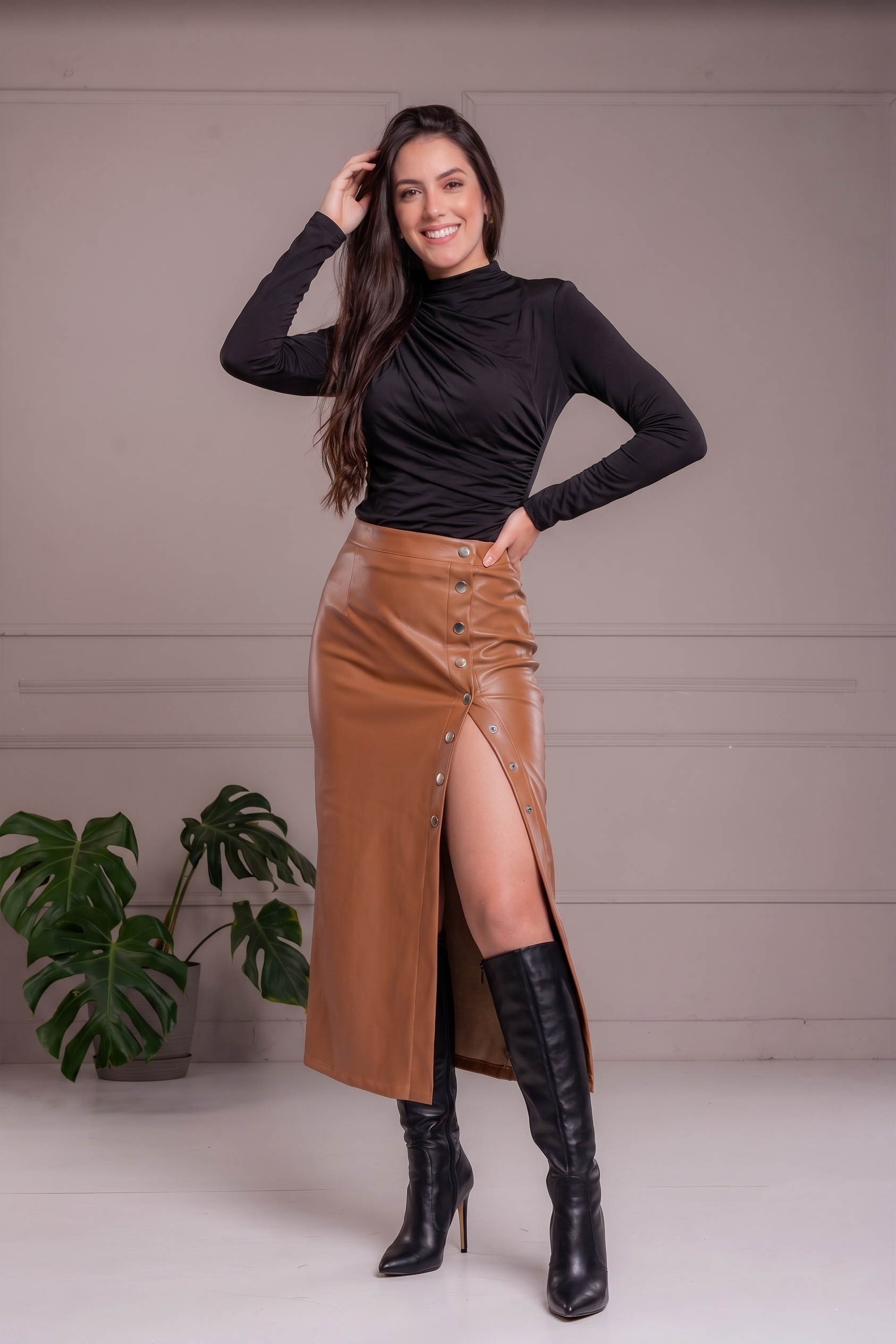 FALDA MIDI MUJER ARMA TU LOOK MADRID DE CUERINA CON BROCHES AL COSTADO - 1