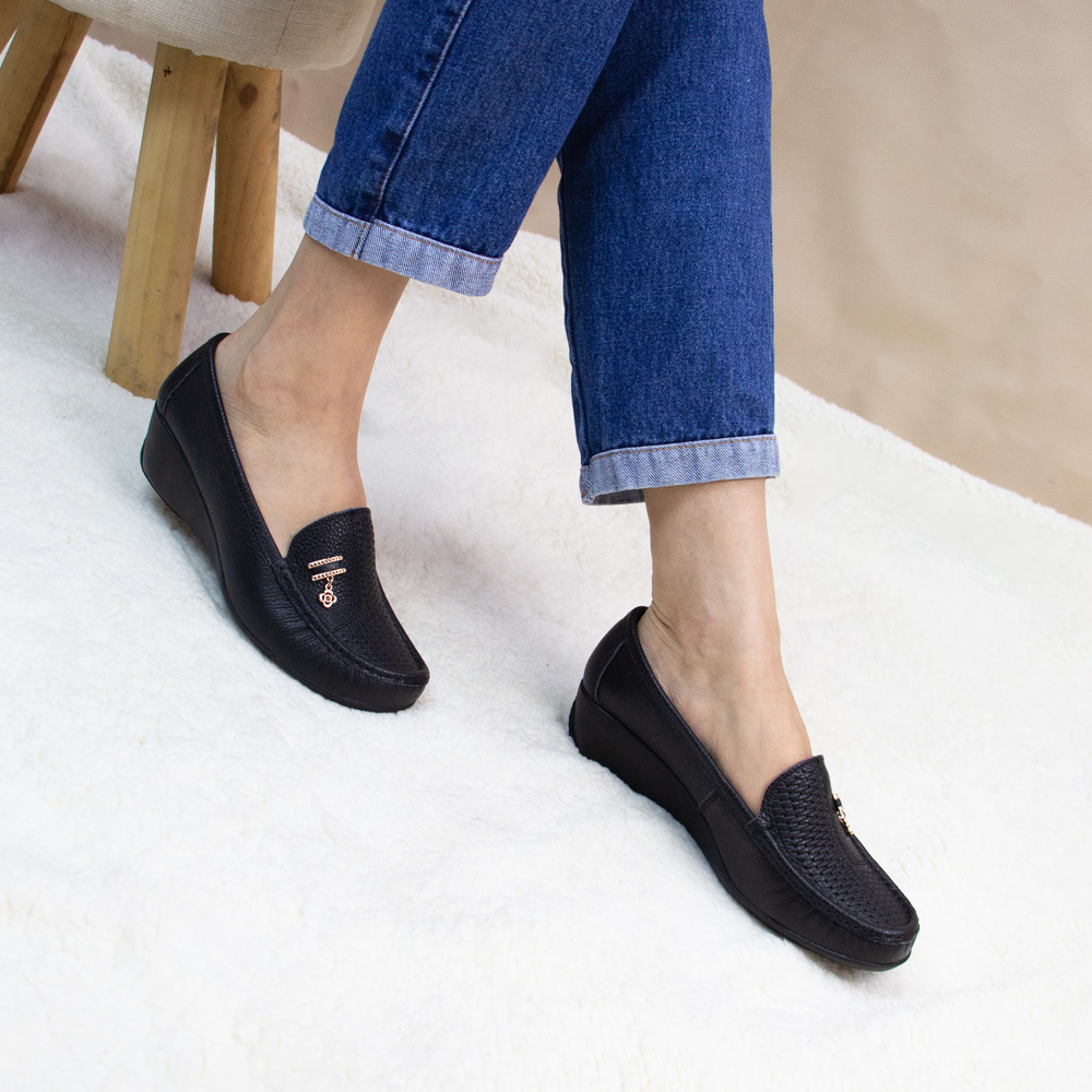 MOCASIN TACO CUÑA MUJER CORELLI ROSA CUERO NEGRO - 4