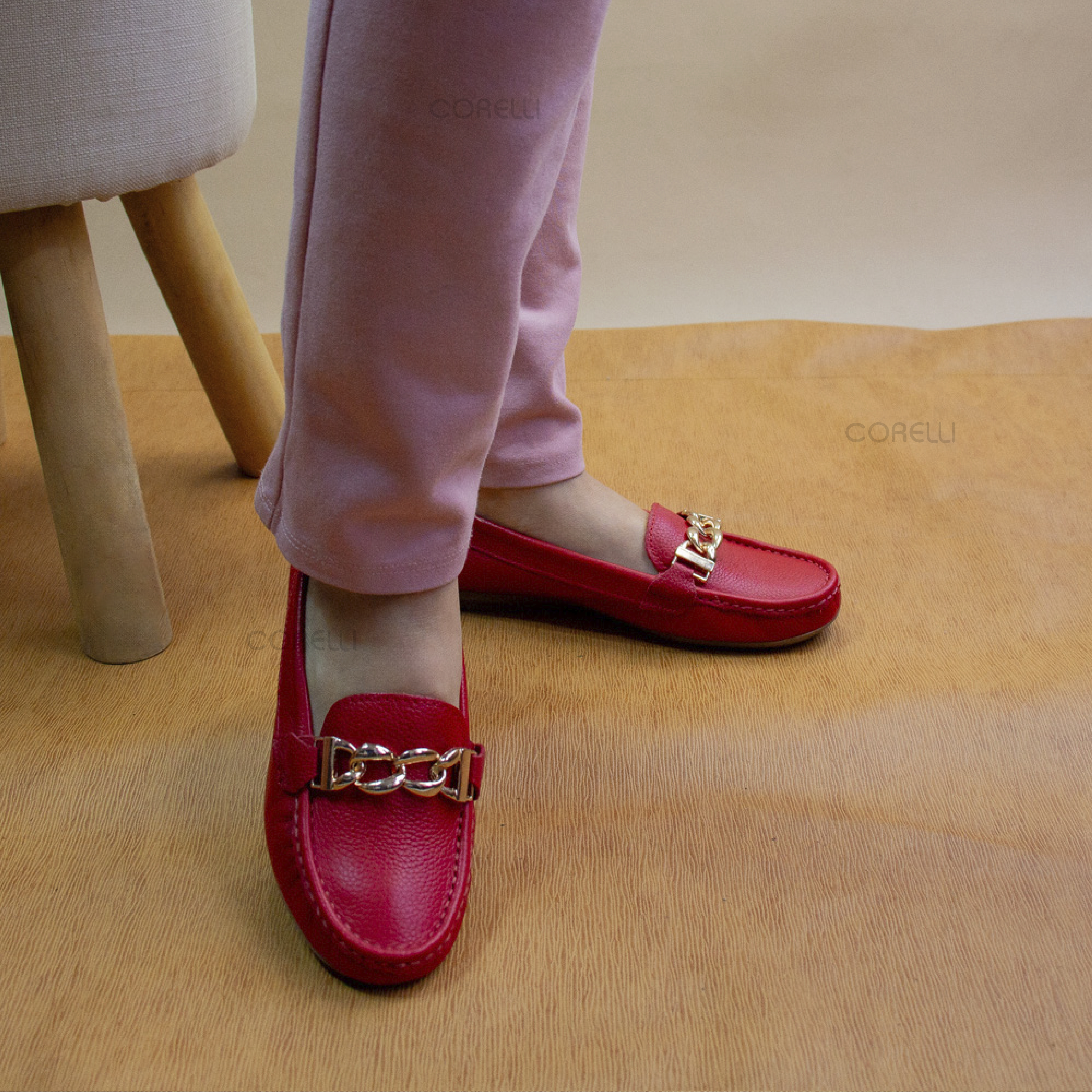 MOCASIN CHATO MUJER CORELLI CADENA CUERO ROJO - 4