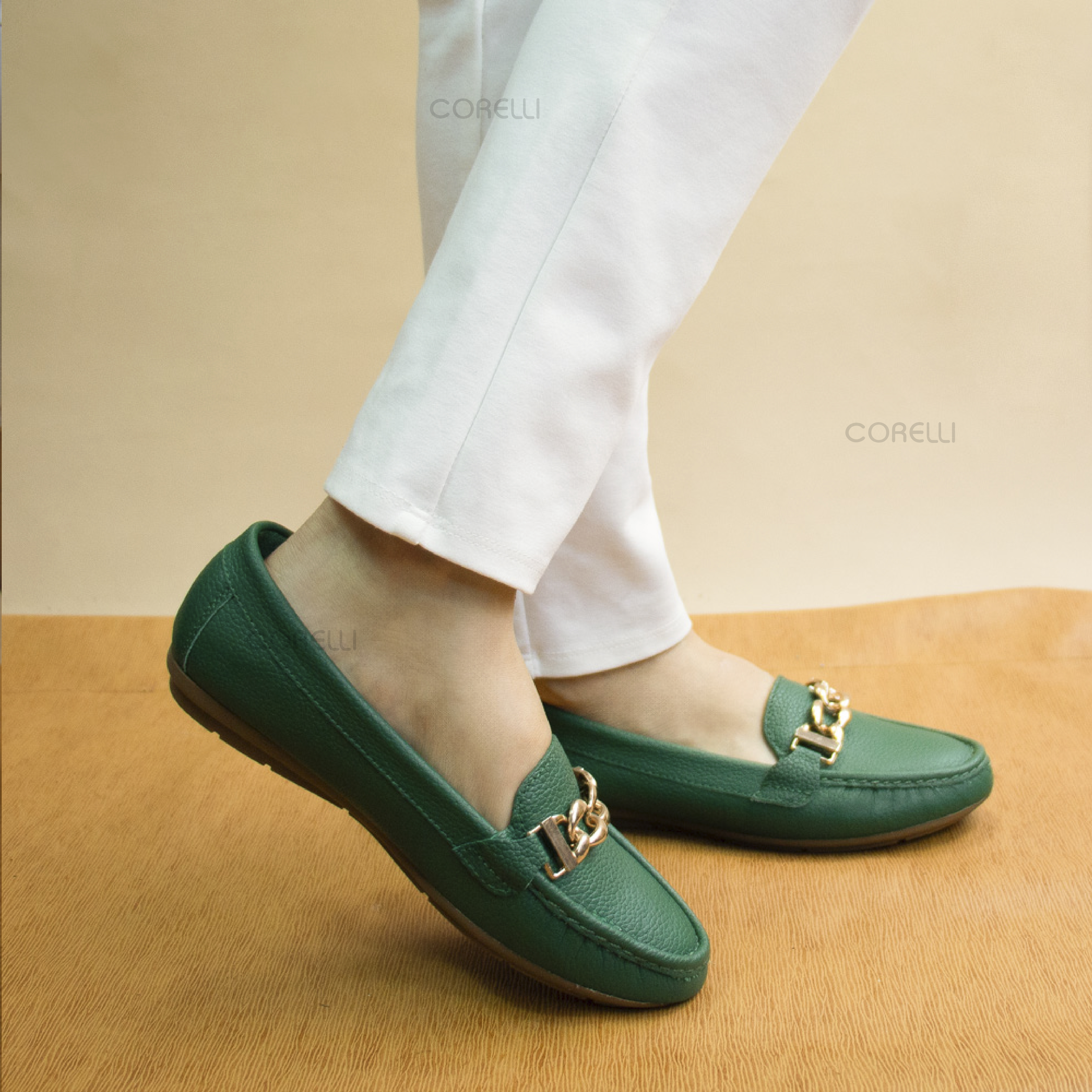 MOCASIN CHATO MUJER CORELLI CADENA CUERO VERDE HOJA - 4