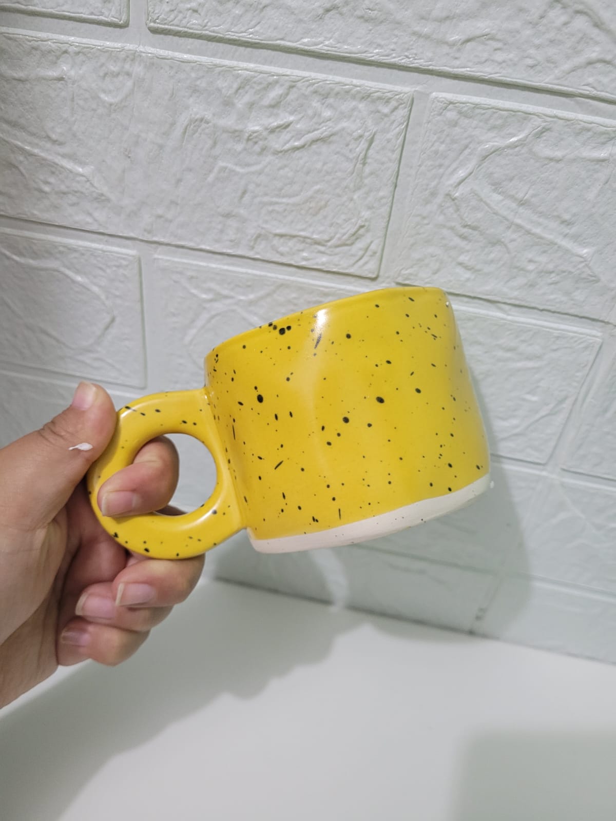 TAZA AMARILLO CON NEGRO - 2