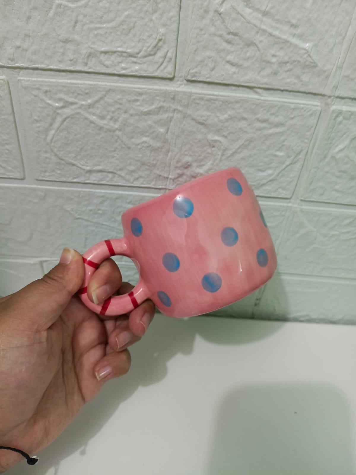 TAZA ROSADO CON LUNARES AZULES - 1