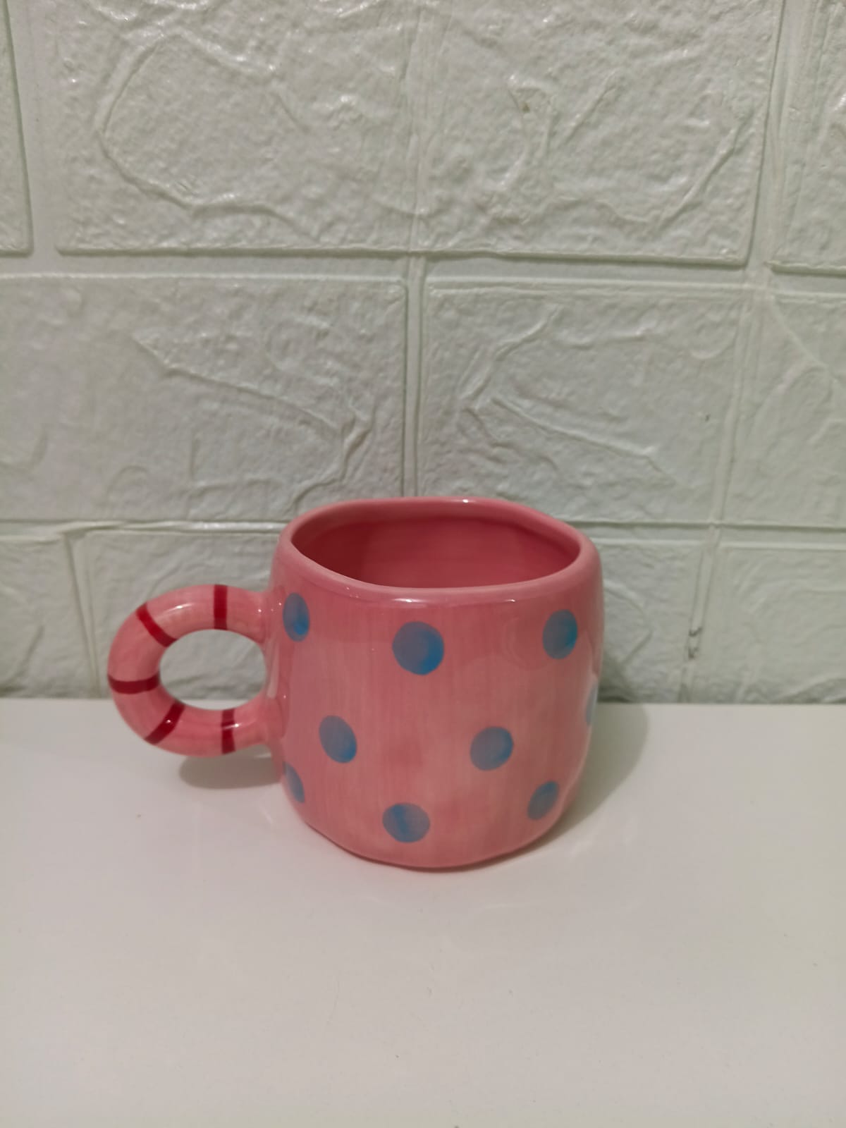 TAZA ROSADO CON LUNARES AZULES - 2