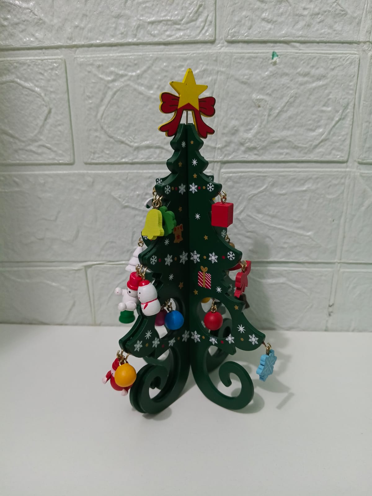 ARBOL DE MADERA CON ACCESORIOS - VERDE - 1