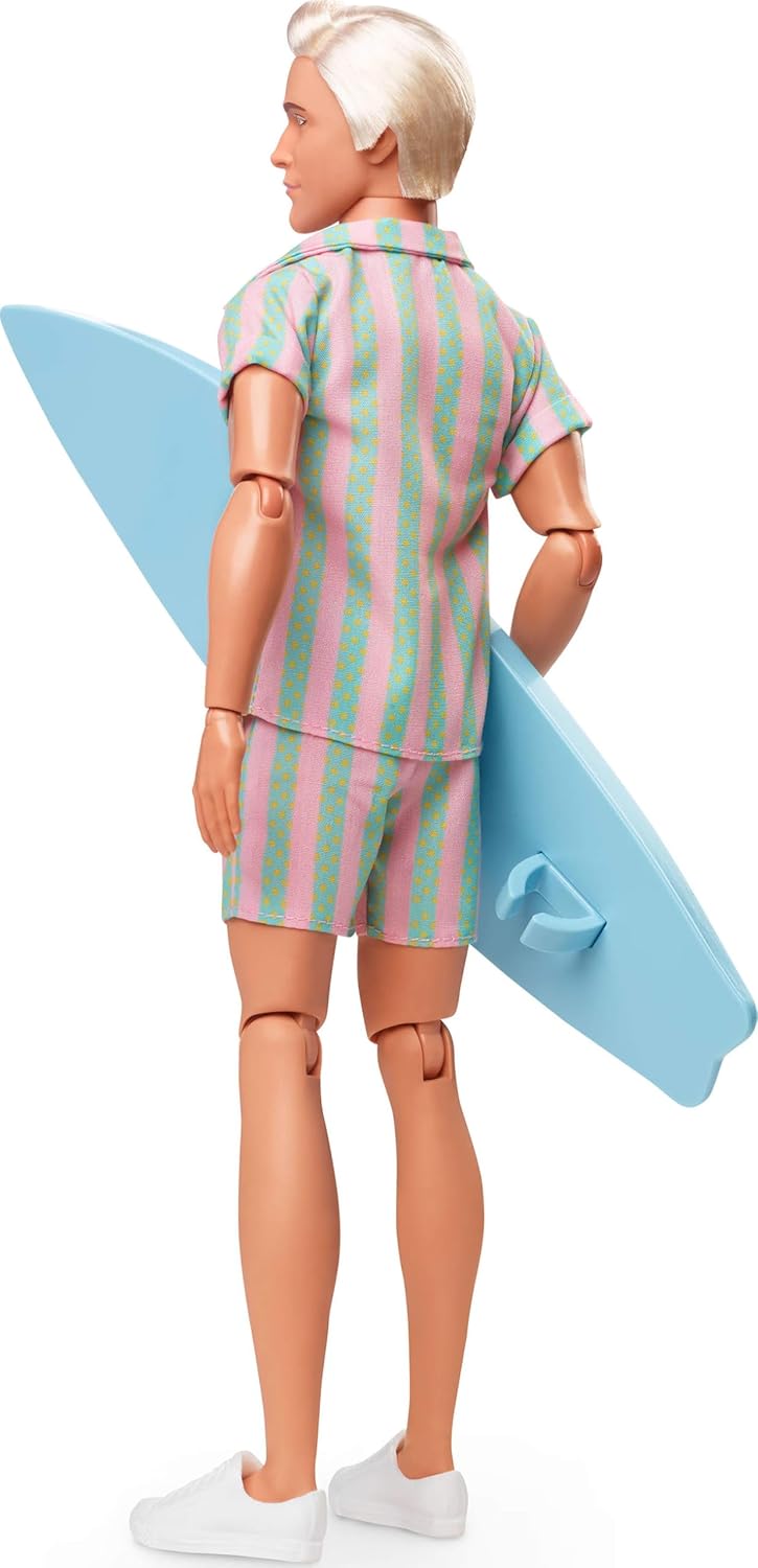 BARBIE THE MOVIE KEN CON TABLA A RAYAS ROSA PASTEL Y VERDE CON TABLA DE SURF Y ZAPATILLAS BLANCAS RYAN GOSLING - 3