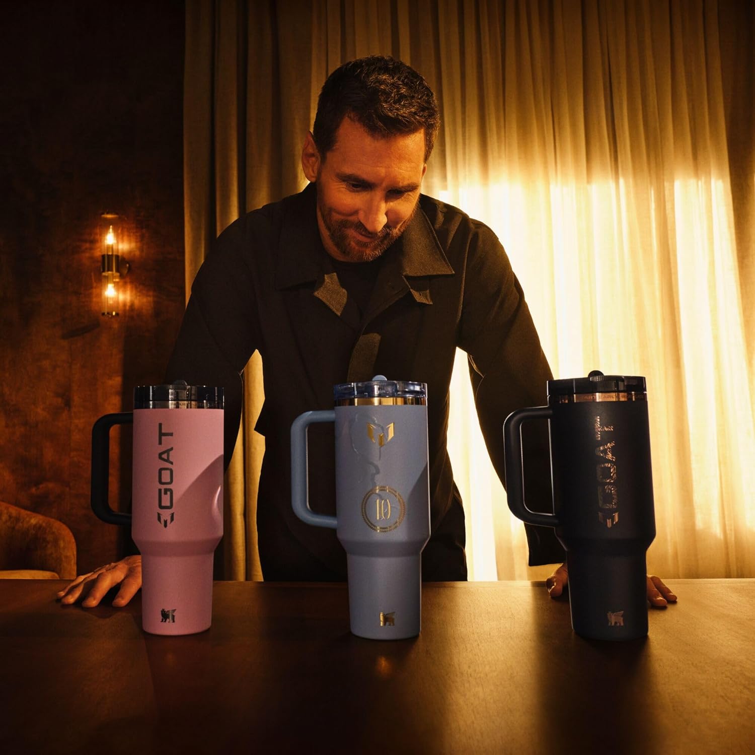 STANLEY X MESSI QUENCHER PROTOUR - VASO DE PAJA CON TAPA A PRUEBA DE FUGAS, 40 ONZAS, POPOTE Y ASA INTEGRADOS, SOPORTE PARA VASOS - 2