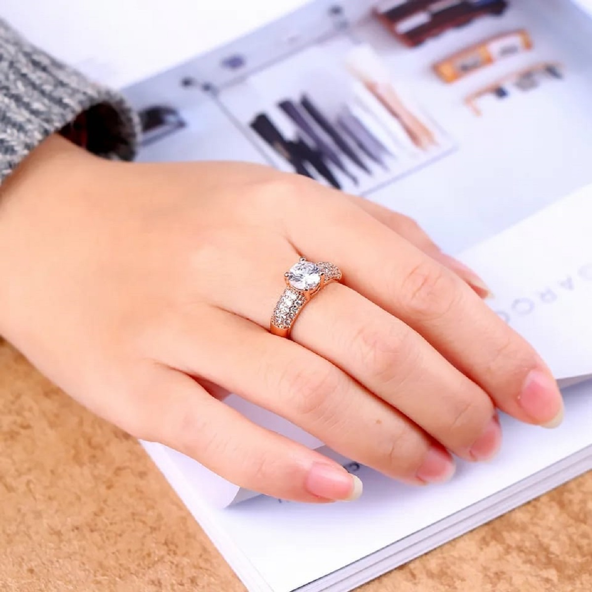 ANILLO DE COMPROMISO GENIEKA SHINY ORO DELUXE BAÑADO EN ORO 18K NOVIA ANIVERSARIO SAN VALENTIN - 2