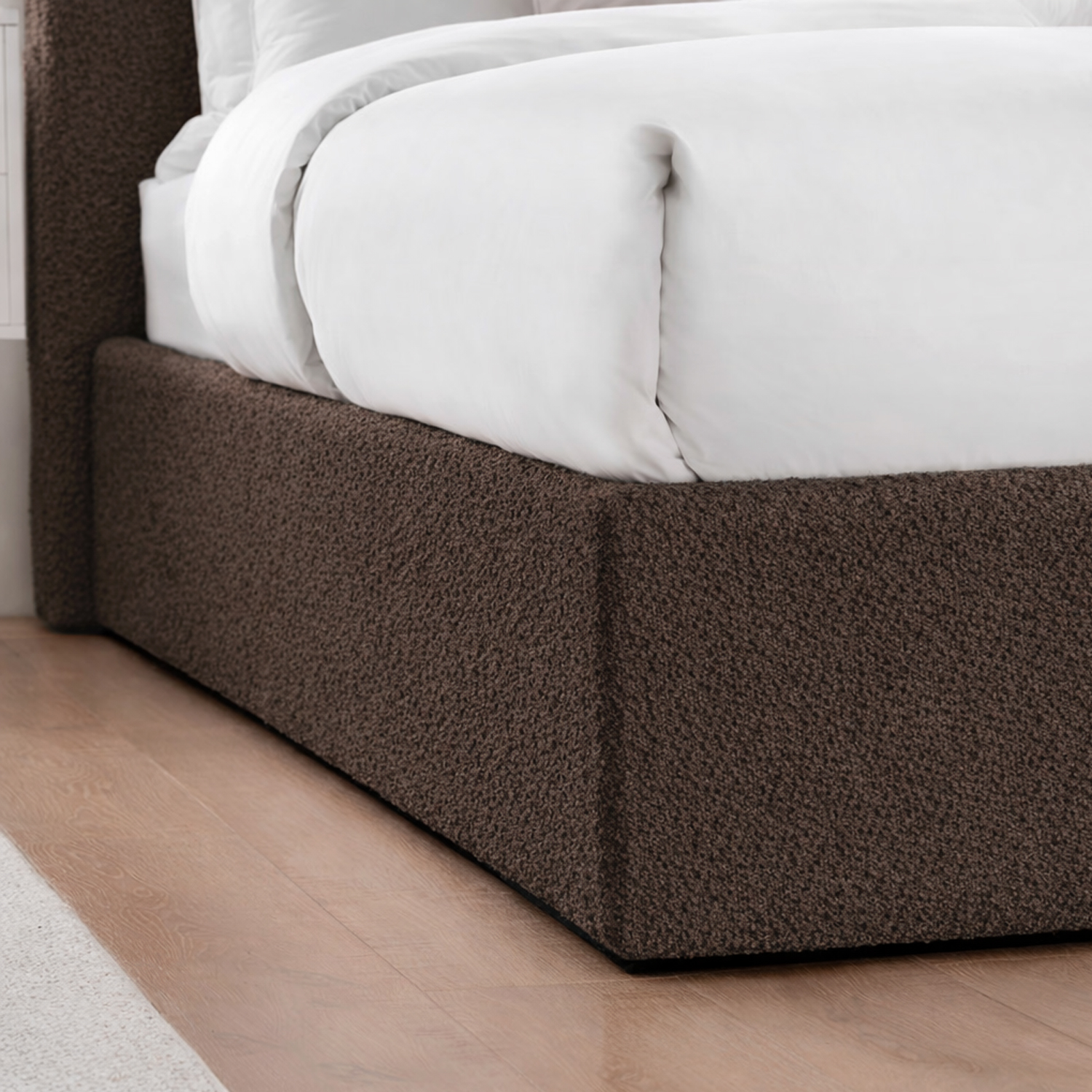 CAMA TAPIZADA CALIFORNIA CURVO CHOCOLATE QUEEN - 4