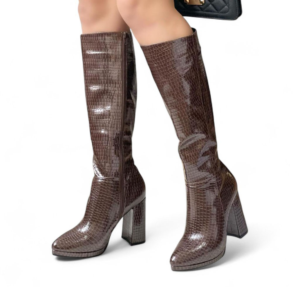 BOTA MUJER LABRADO CHAROL TACO 10 1299 5C-95 COLOR MARRON - 2