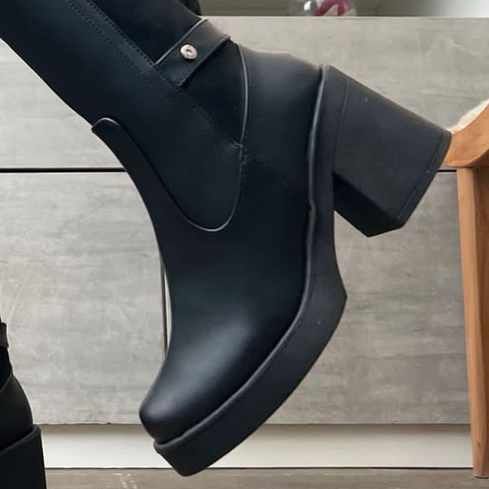 BOTA MUJER GAMUZA POSTERIOR TACO 7 1062-75 COLOR NEGRO - 3