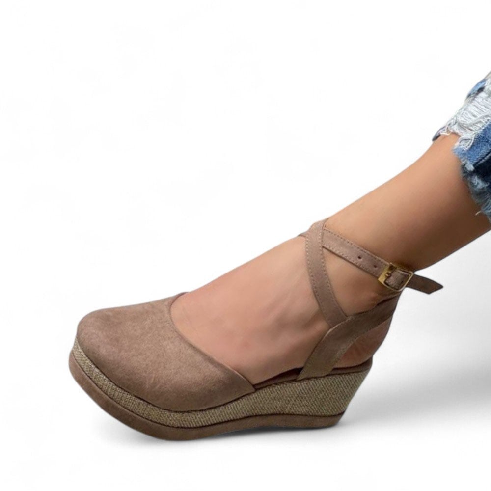 SANDALIA MUJER GAMUZA CERRADO TACO 7 1022L-50 COLOR BEIGE - 1