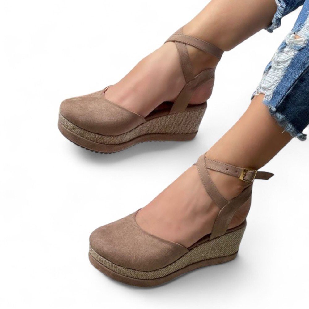 SANDALIA MUJER GAMUZA CERRADO TACO 7 1022L-50 COLOR BEIGE - 2