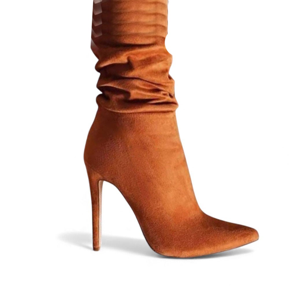 BOTIN MUJER 1299P-68 PLANTA DE GOMA TACO #9 PLATAFORMA INTERNA #2 GAMUZA COLOR CARAMELO - 1