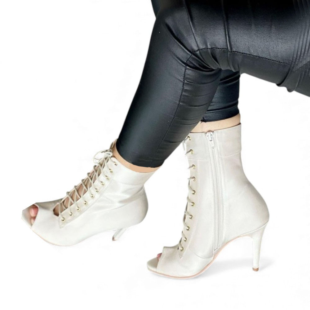 BOTIN MUJER 1299P-85 PLANTA DE GOMA TACO #9 SATINADO CON MAYA Y PIEDRAS COLOR BLANCO - 2