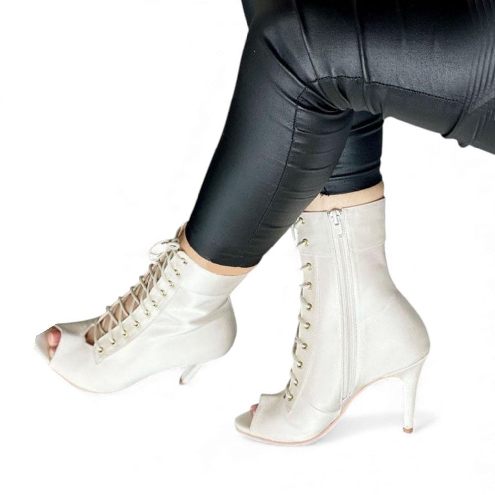 BOTIN MUJER 1299P-85 PLANTA DE GOMA TACO #9 SATINADO CON MAYA Y PIEDRAS COLOR BLANCO - 2