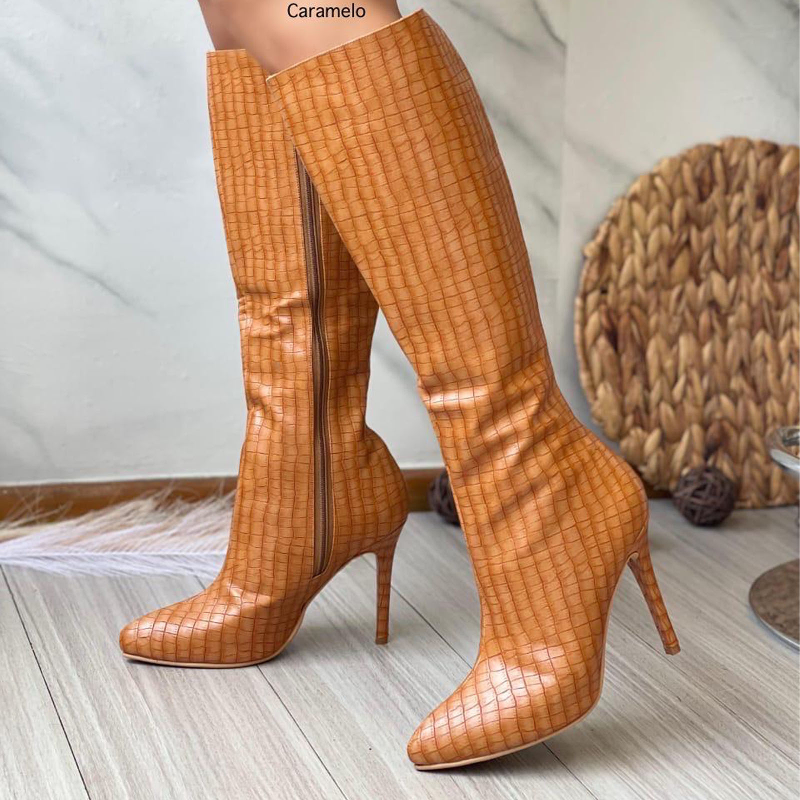 BOTA MUJER LEONA 1299-95 LABRADO TACO AGUJA #9 COLOR CARAMELO - 3