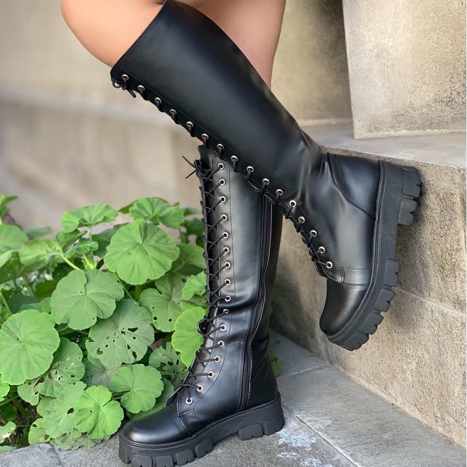 BOTAS 2086L-75 MODA KOREANA NEGROS CON PASADORES NEGROS COLOR NEGRO - 4