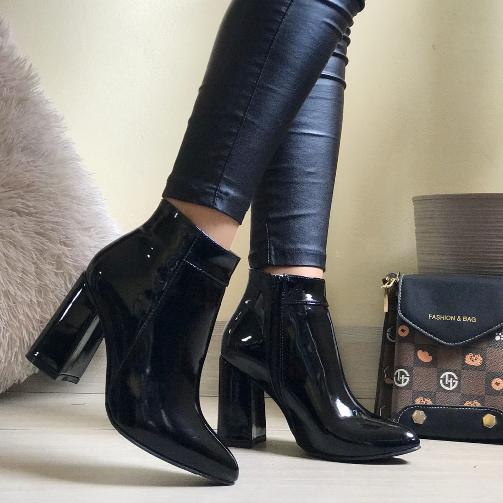 BOTIN MUJER CLASICA CHAROL TACO 9 2086L-60 COLOR NEGRO - 4