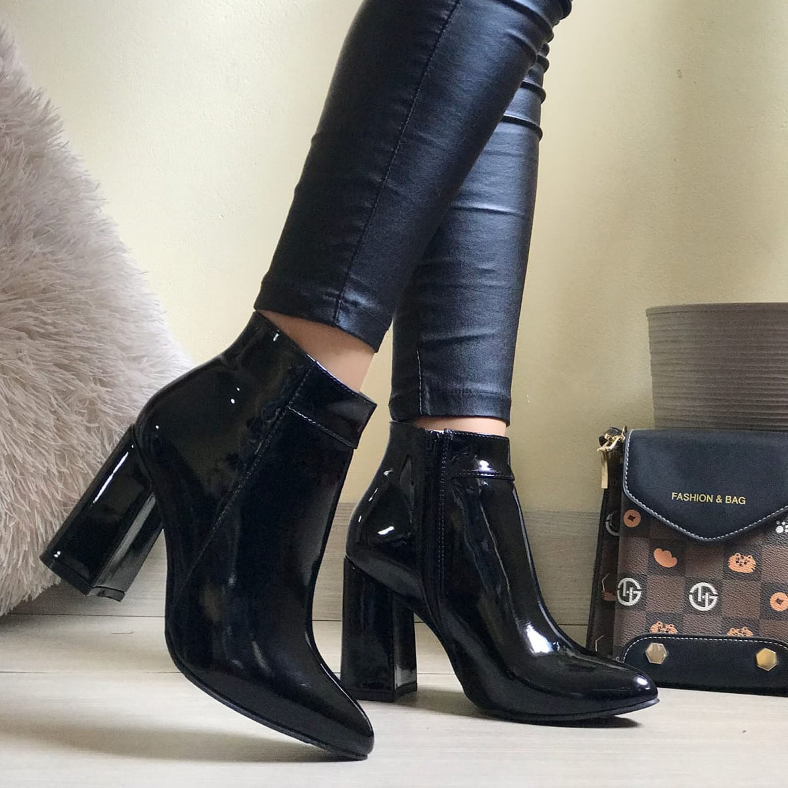 BOTIN MUJER CLASICA CHAROL TACO 9 2086L-60 COLOR NEGRO - 4