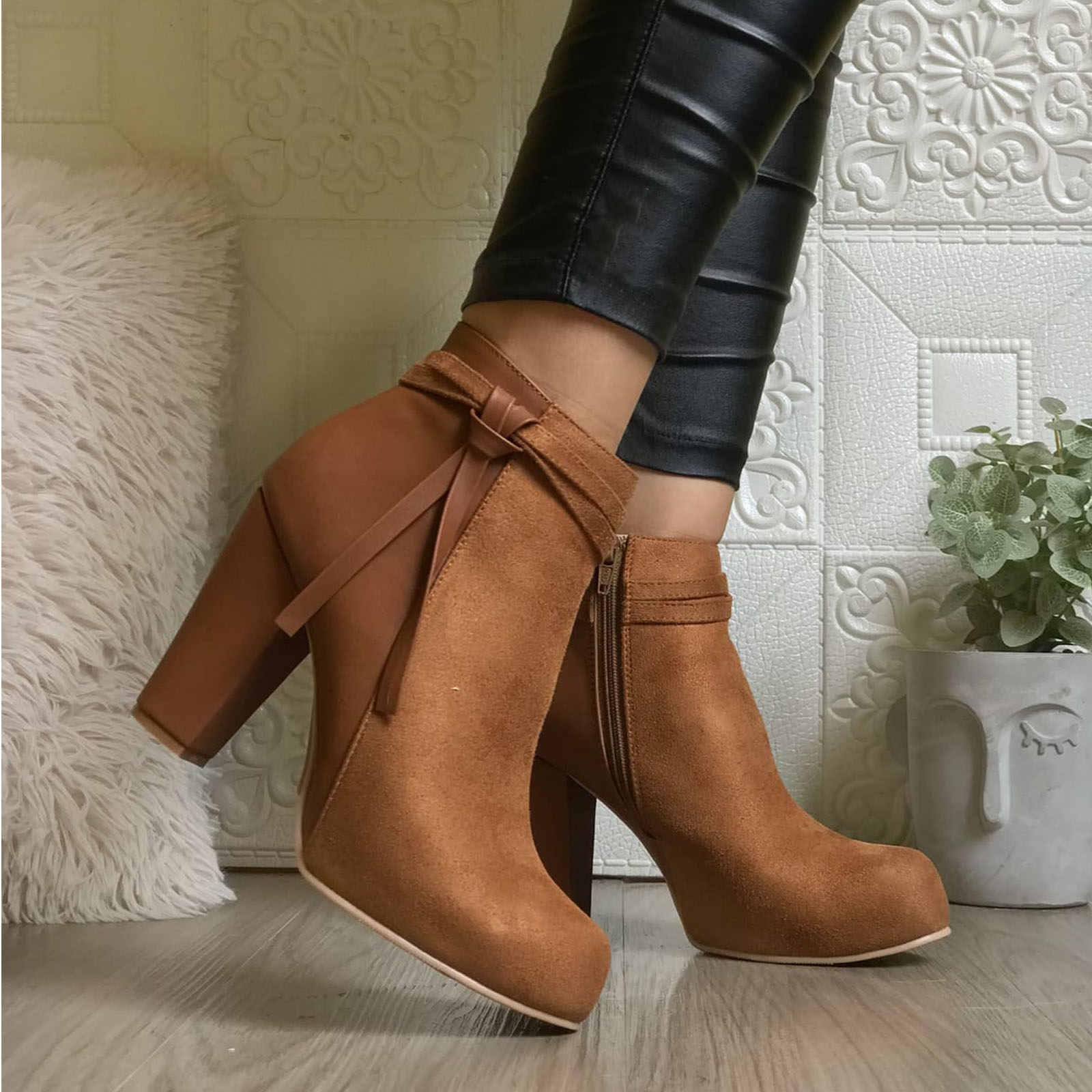 BOTIN MUJER TACO 9 GAMUZA LAZO 2086L-68 COLOR CAMEL - 2