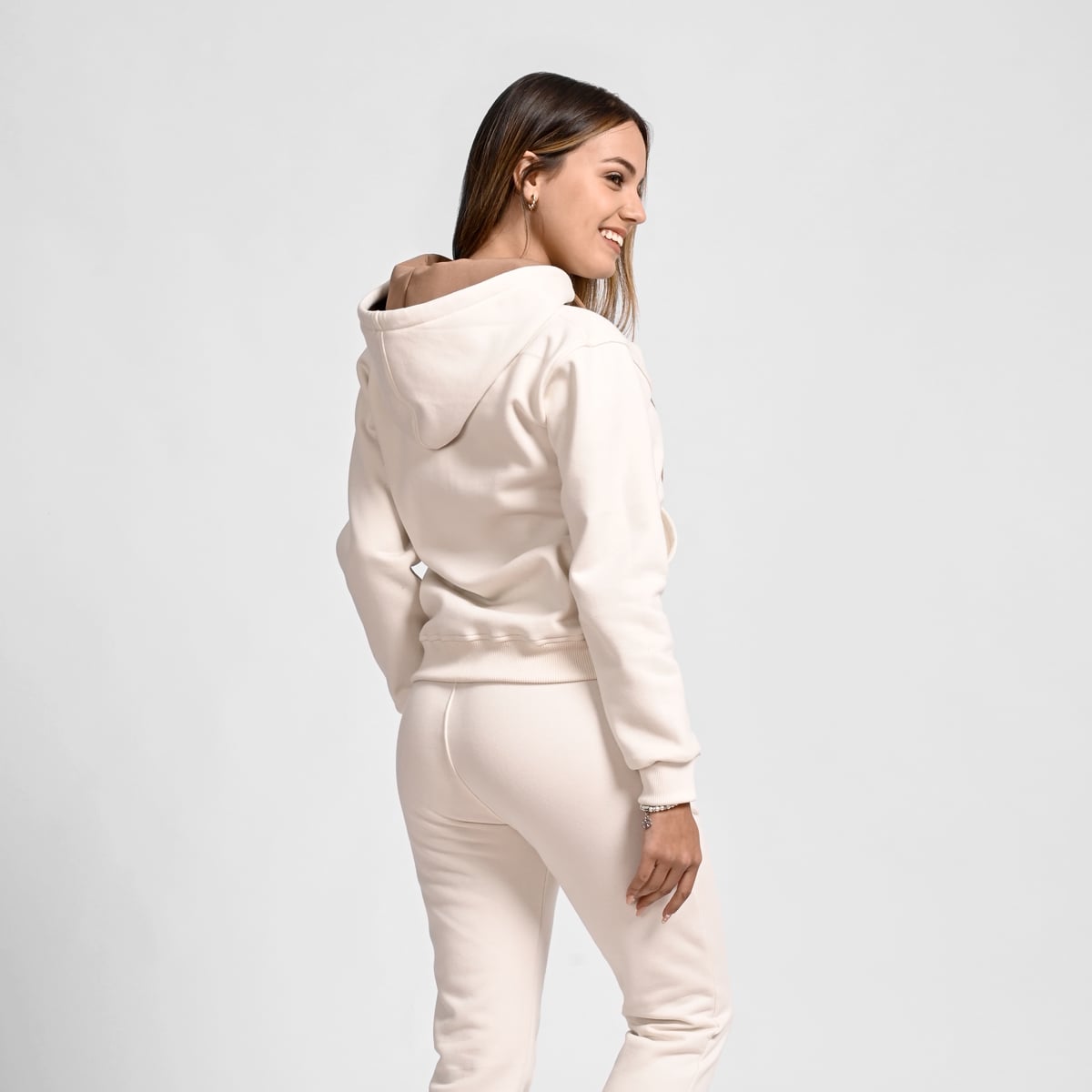 CONJUNTO BUZO ALGODÓN MUJER ONHUL CREMA DE POLERA CAPUCHA + JOGGER - 2