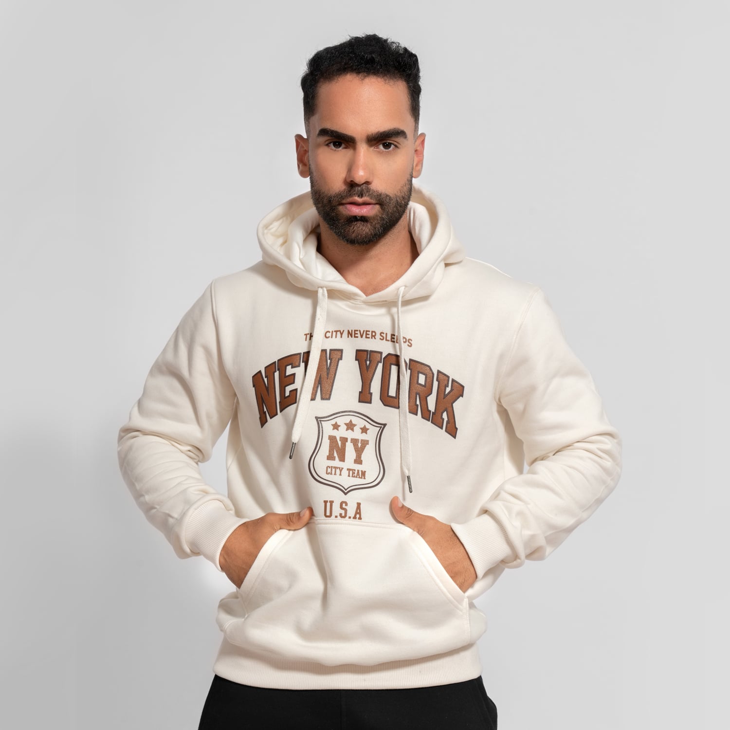 POLERA CON CAPUCHA DE ALGODÓN AFRANELADO NEW YORK CREMA ARCOI - 1