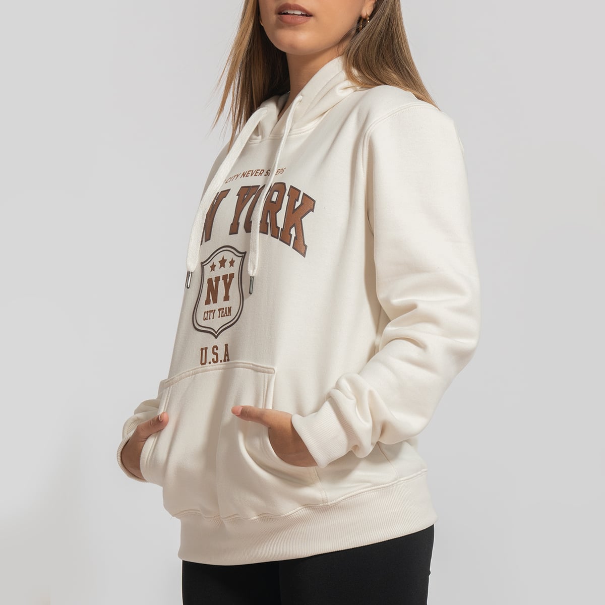 POLERA CON CAPUCHA NEW YORK CREMA - 2
