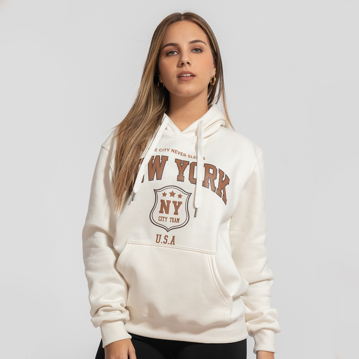 POLERA CON CAPUCHA NEW YORK CREMA - 3