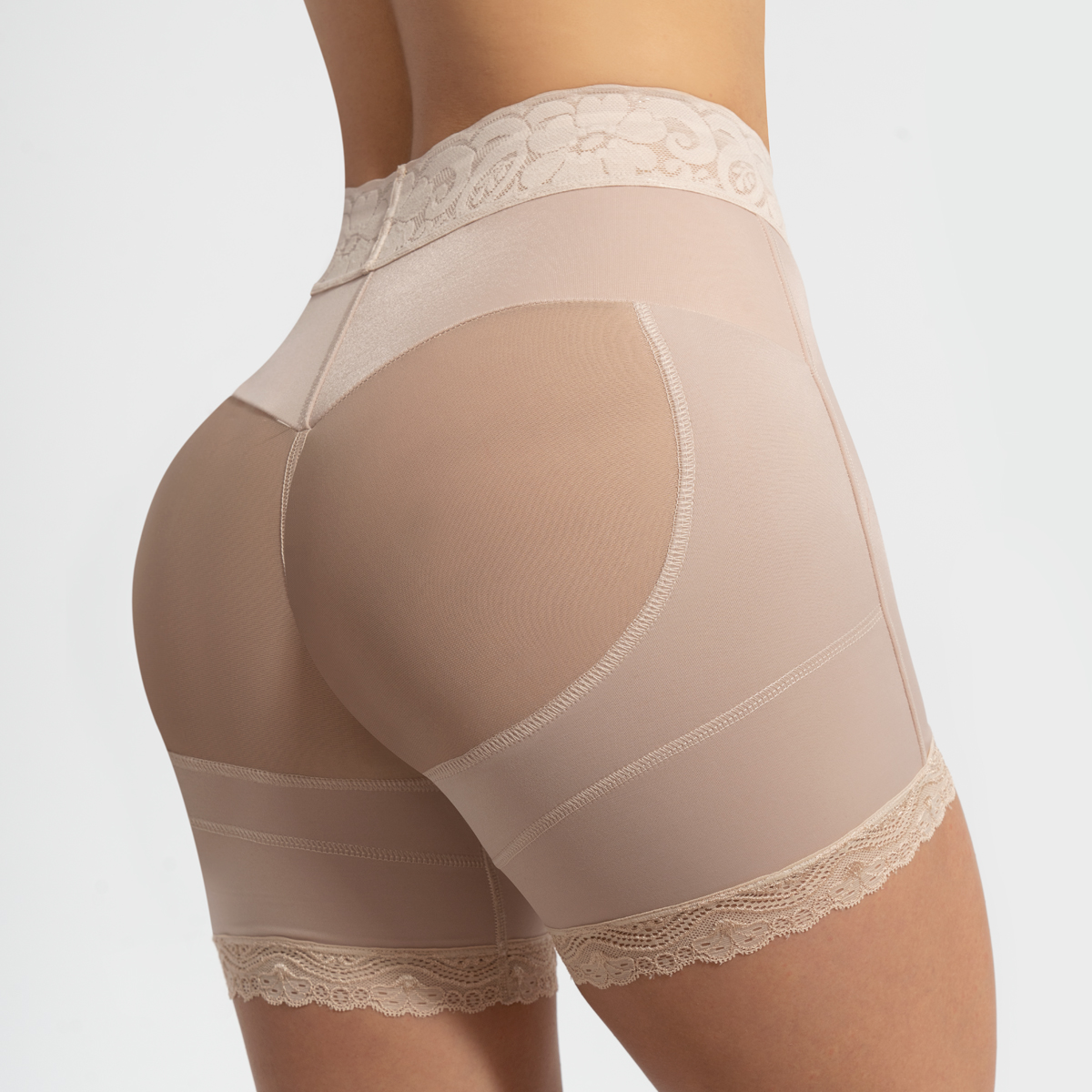 FAJA SHORT LEVANTA GLÚTEO COLA CON ENCAJE BEIGE - 3
