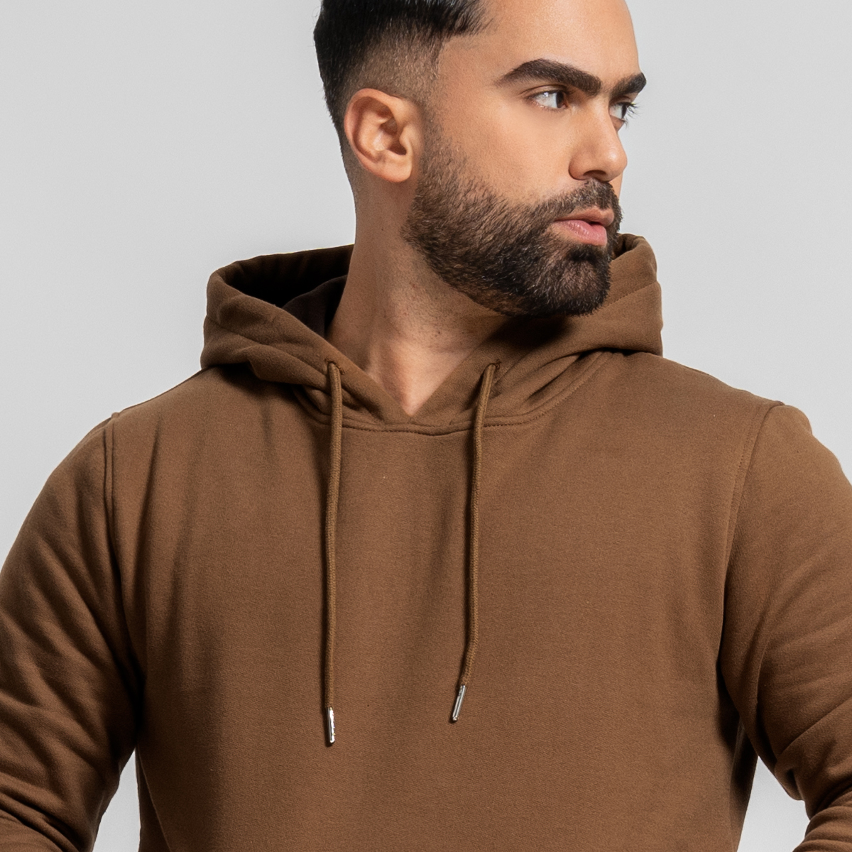 CONJUNTO BUZO DE ALGODÓN POLERA CON CAPUCHA Y JOGGER MARRÓN PARA HOMBRE - 4