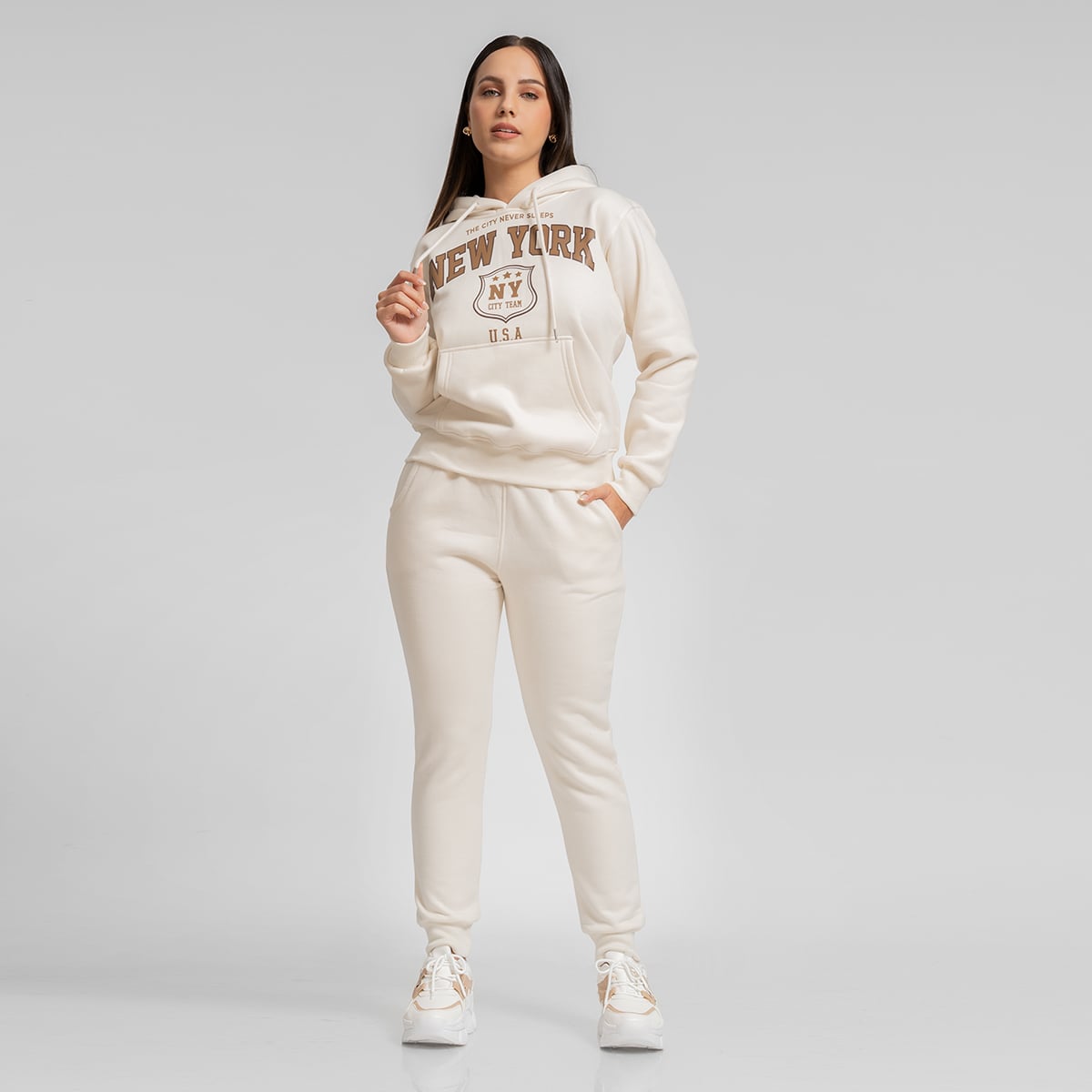 CONJUNTO BUZO JOGGER PANTALÓN Y POLERA NEW YORK CREMA MUJER - 1