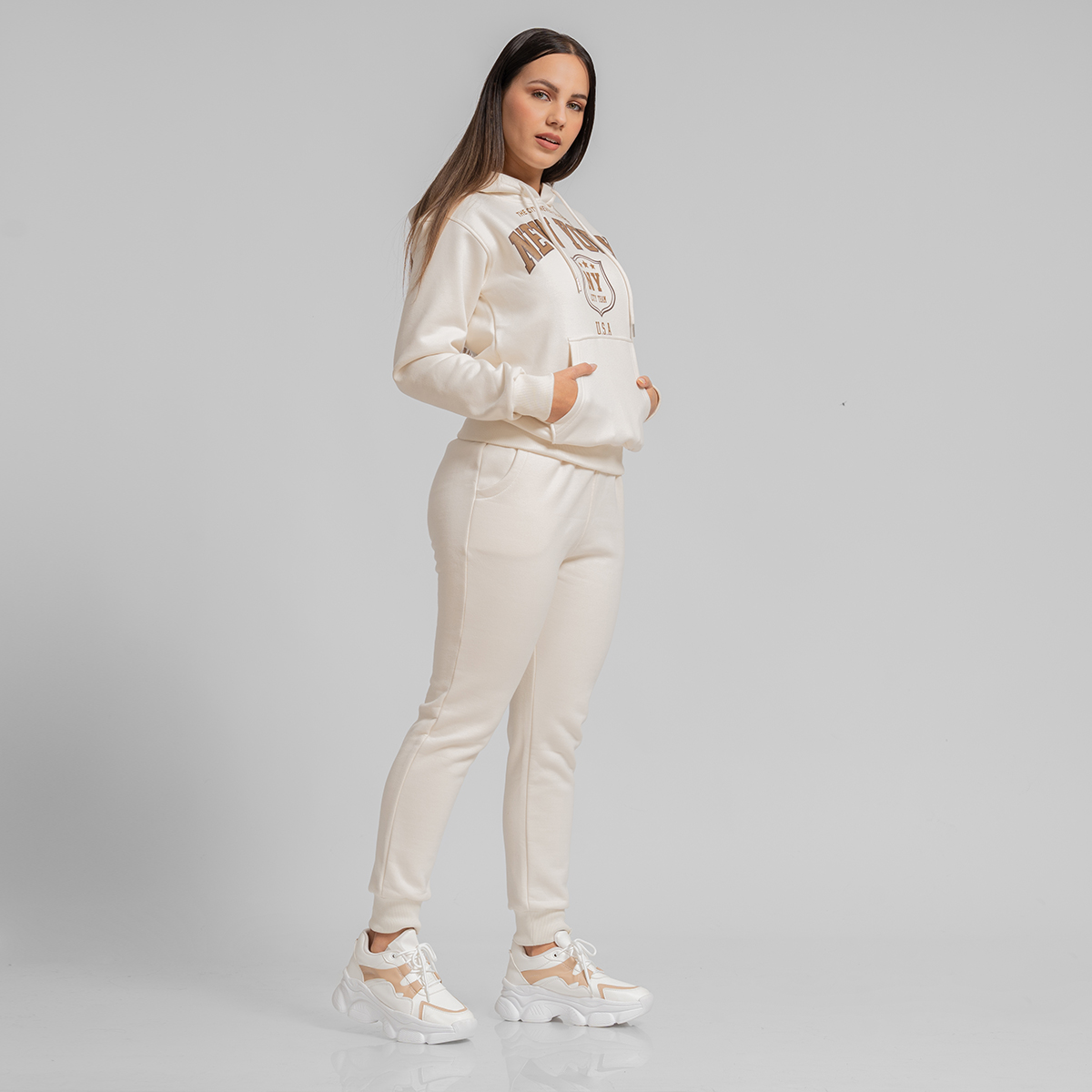 CONJUNTO BUZO JOGGER PANTALÓN Y POLERA NEW YORK CREMA MUJER - 4
