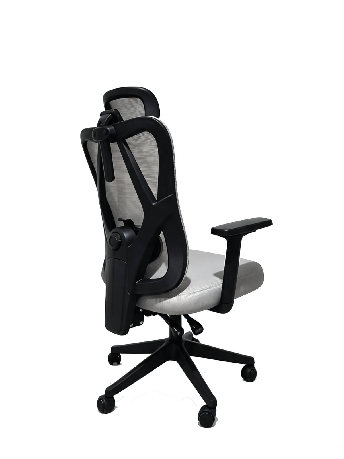 SILLA DE OFICINA INIUS ARI ERGONÓMICA RECLINABLE 135° CON MALLA ZYNCRO GRIS - 3