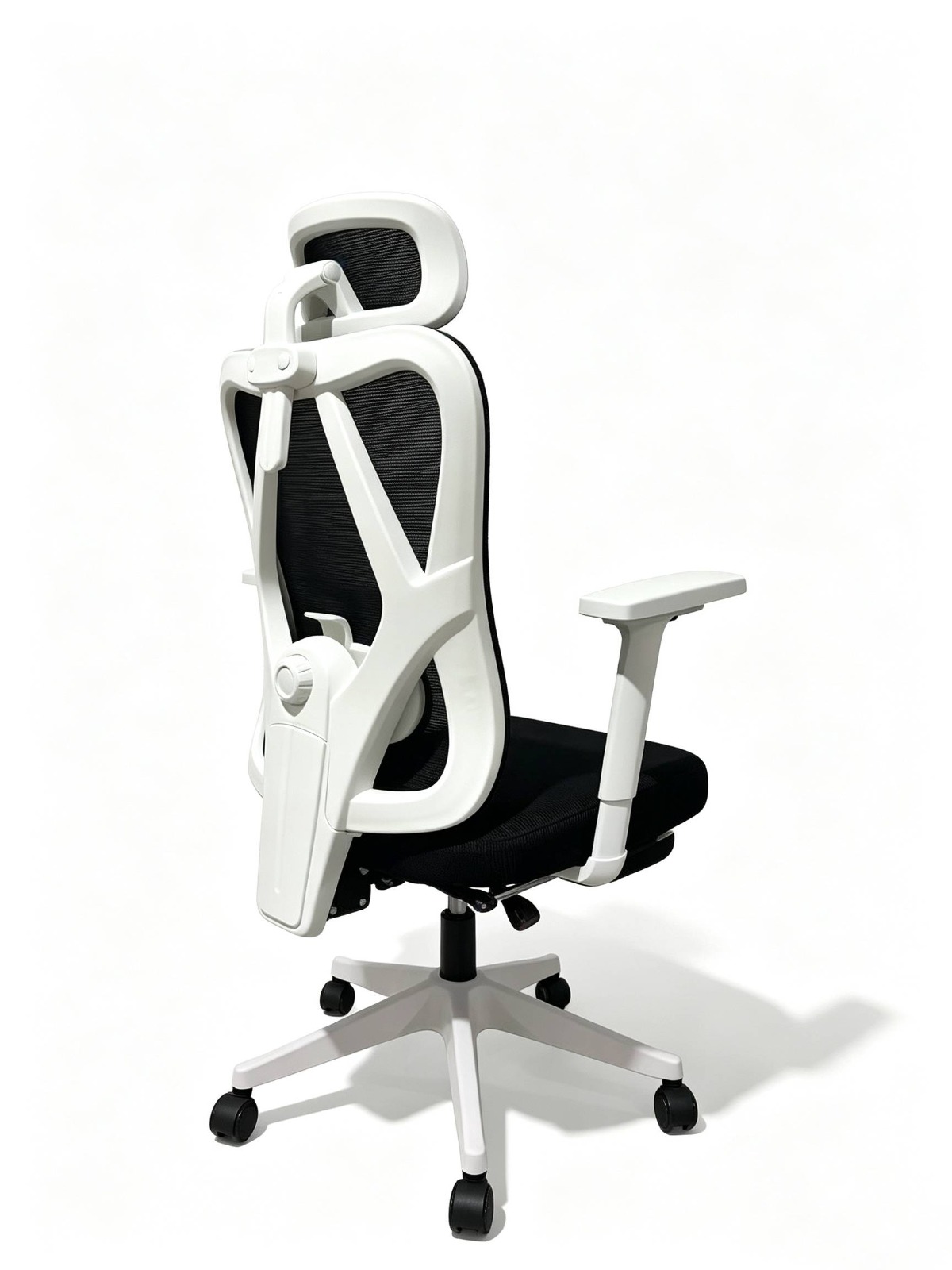 SILLA DE OFICINA INIUS ARI ERGONÓMICA RECLINABLE 135° CON REPOSAPIÉS Y MALLA ZYNCRO NEGRO - 3